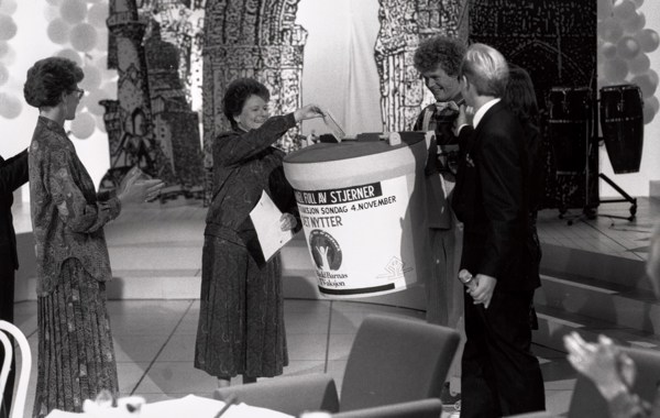 1990 TV Aksjonen I NRK Studio Gro HB